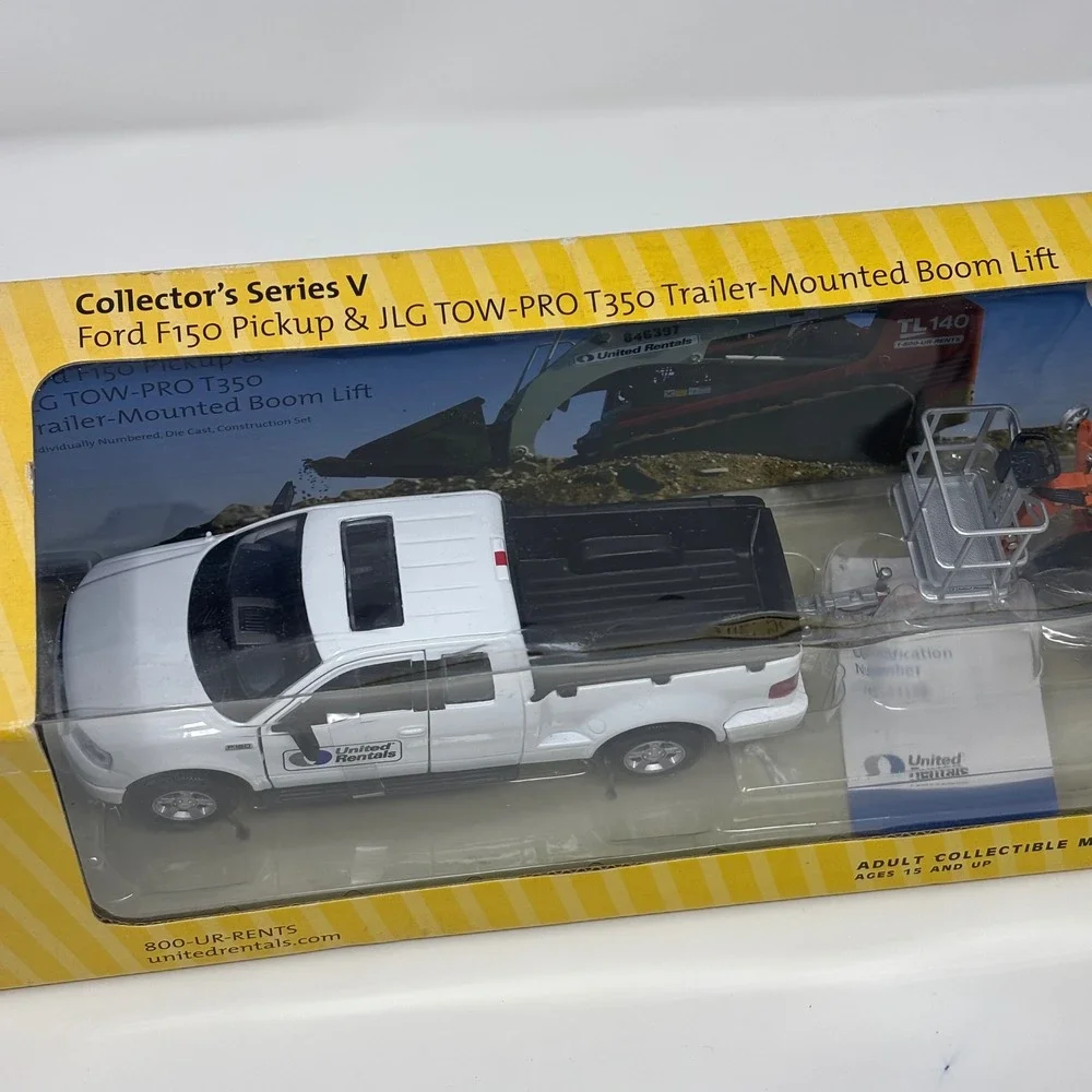 United Rentals Collector Series V Ford F150‎ Pickup & JLG TOW-PRO T350 Boom Lift